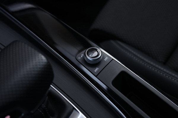 Audi A4 Avant 40 TFSI S-Line Black Edition *Pano*Camera*Keyless*Matrix Led*Elek. Stoelen*