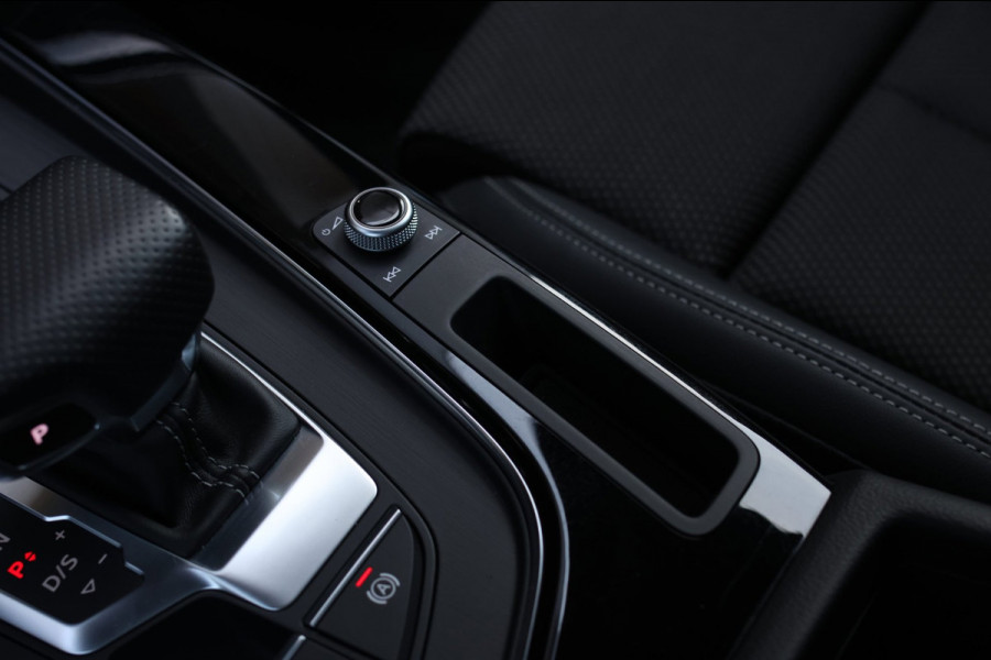 Audi A4 Avant 40 TFSI S-Line Black Edition *Pano*Camera*Keyless*Matrix Led*Elek. Stoelen*