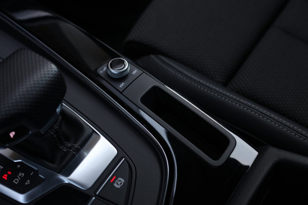 Audi A4 Avant 40 TFSI S-Line Black Edition *Pano*Camera*Keyless*Matrix Led*Elek. Stoelen*