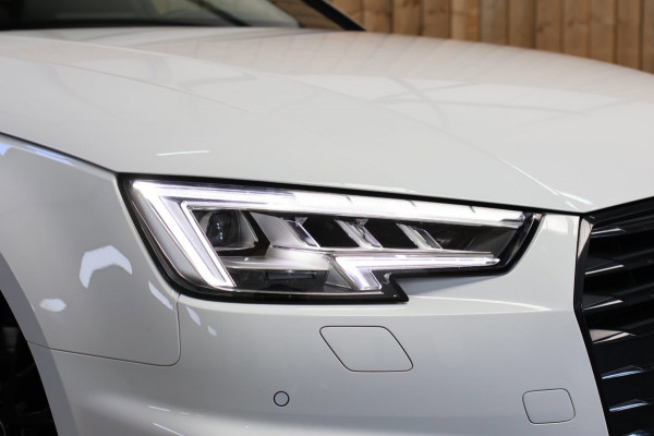 Audi A4 Avant 40 TFSI S-Line Black Edition *Pano*Camera*Keyless*Matrix Led*Elek. Stoelen*