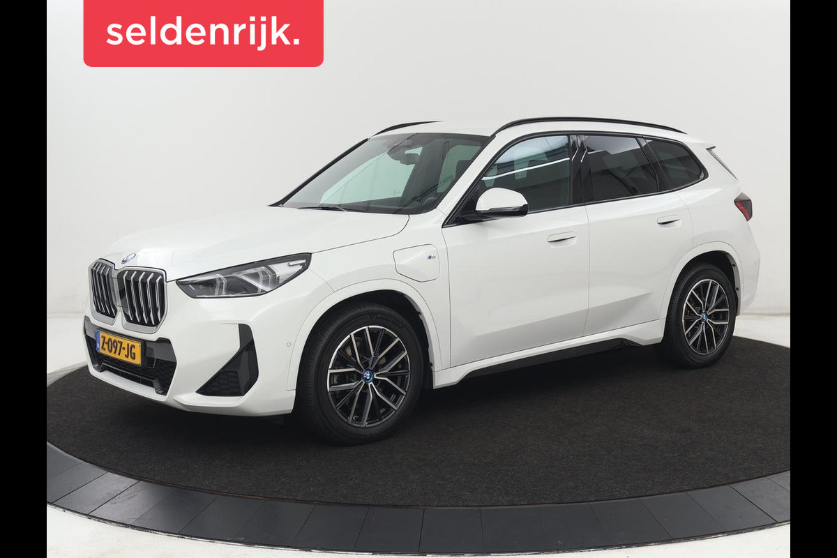 BMW X1 xDrive25e M Sport | SOH 93,3% | Adaptive cruise | Massage | Sportstoelen | Keyless | Stuurverwarming | Leder/Alcantara | Live Cockpit | Camera | Stoelverwarming | Adaptief LED | PHEV | Plug In