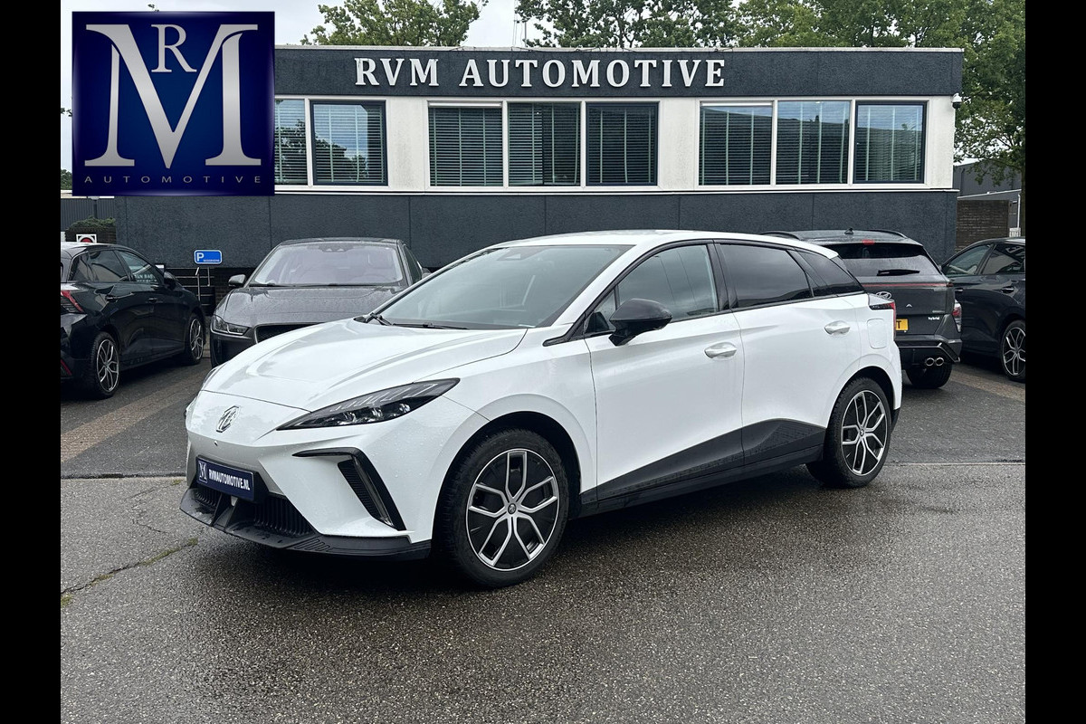 MG Mg4 electric Luxury 64 kWh SOH 96% | 10K KM!! |360 CAMERA| 7 JAAR MG GARANTIE T/M 07-2031| ELEK. STOEL| DODE HOEK SENSOR| STOEL + STUURVERWARMING| ADAPTIVE CRUISE CONTROL