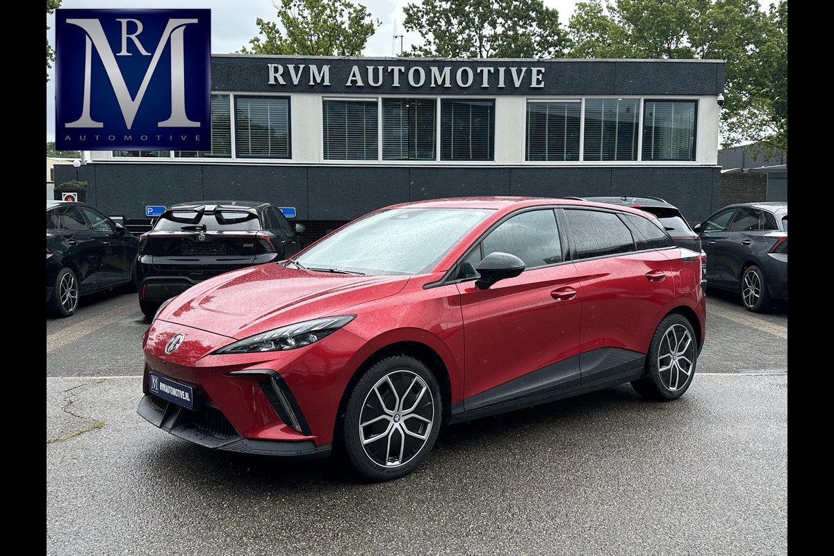 MG Mg4 electric Luxury 64 kWh SOH 97% | 7.000KM! |360 CAMERA| 7 JAAR MG GARANTIE T/M 04-2031| ELEK. STOEL| DODE HOEK SENSOR| STOEL + STUURVERWARMING| ADAPTIVE CRUISE CONTROL