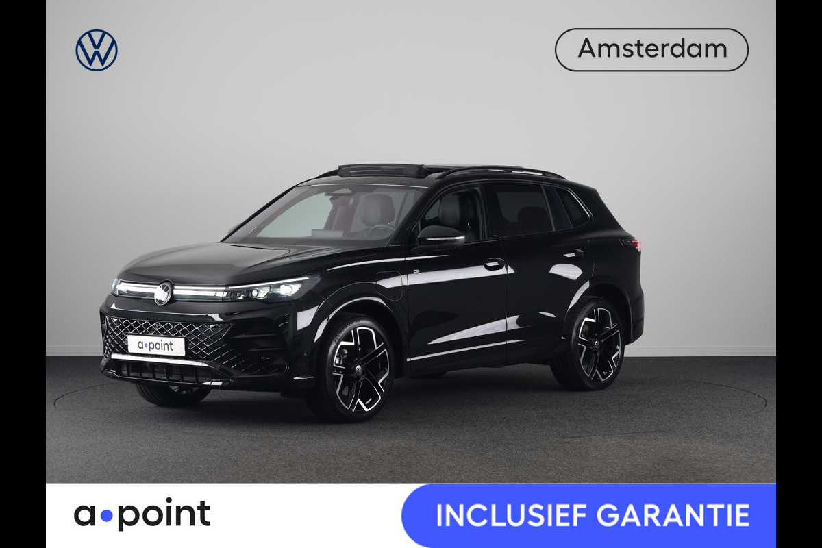 Volkswagen Tiguan 1.5 eHybrid R-Line Edition 272 pk Automaat (DSG) | Verlengde garantie | Navigatie | Panoramadak | Trekhaak (wegklapbaar) | Parkeersensoren (Park assist) | Rondomzicht camera | Lederen bekleding | R-Line |
