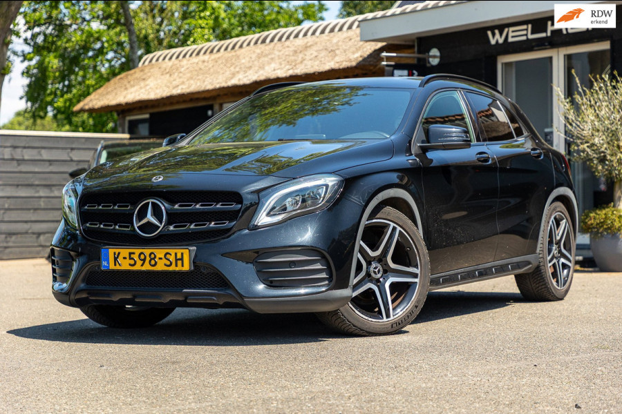 Mercedes-Benz GLA 180 Business Solution AMG Night Upgrade I Trekhaak I Cruise I Navigatie I 19 Inch I Led I Camera