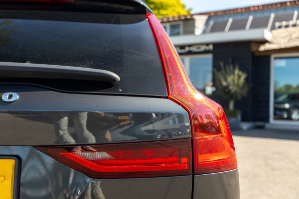 Volvo V90 2.0 T8 AWD Inscription I 91% I Btw I Luxe Leder I Trekhaak I Pine Grey