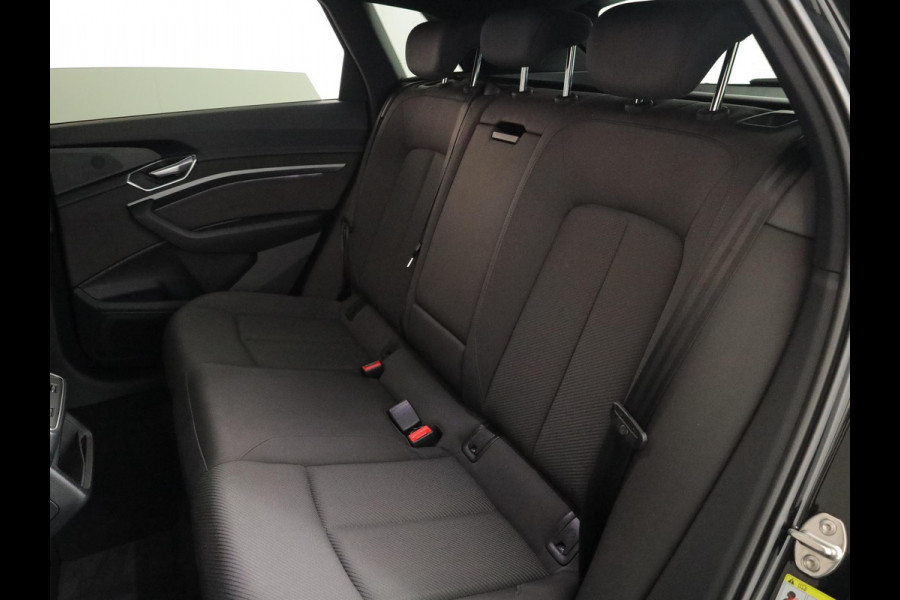 Audi e-tron 55 quattro Advanced edition 95 kWh 408 pk | SOH 94% | Navigatie | Trekhaak (afneembaar) | Parkeersensoren | Luchtvering | Stoelverwarming |