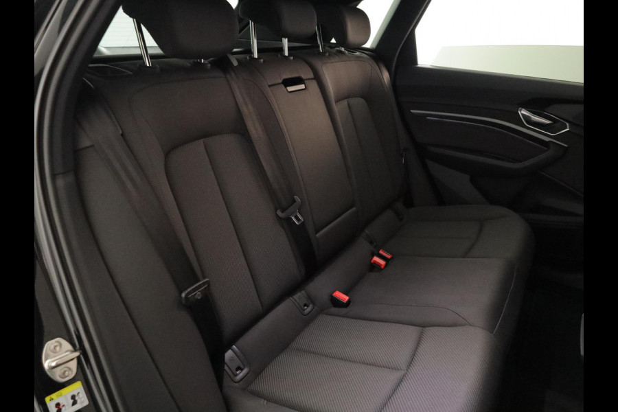 Audi e-tron 55 quattro Advanced edition 95 kWh 408 pk | SOH 94% | Navigatie | Trekhaak (afneembaar) | Parkeersensoren | Luchtvering | Stoelverwarming |