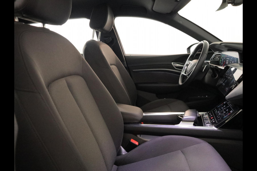 Audi e-tron 55 quattro Advanced edition 95 kWh 408 pk | SOH 94% | Navigatie | Trekhaak (afneembaar) | Parkeersensoren | Luchtvering | Stoelverwarming |