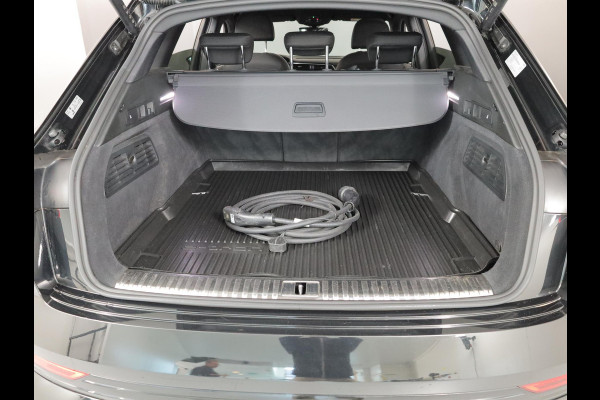 Audi e-tron 55 quattro Advanced edition 95 kWh 408 pk | SOH 94% | Navigatie | Trekhaak (afneembaar) | Parkeersensoren | Luchtvering | Stoelverwarming |