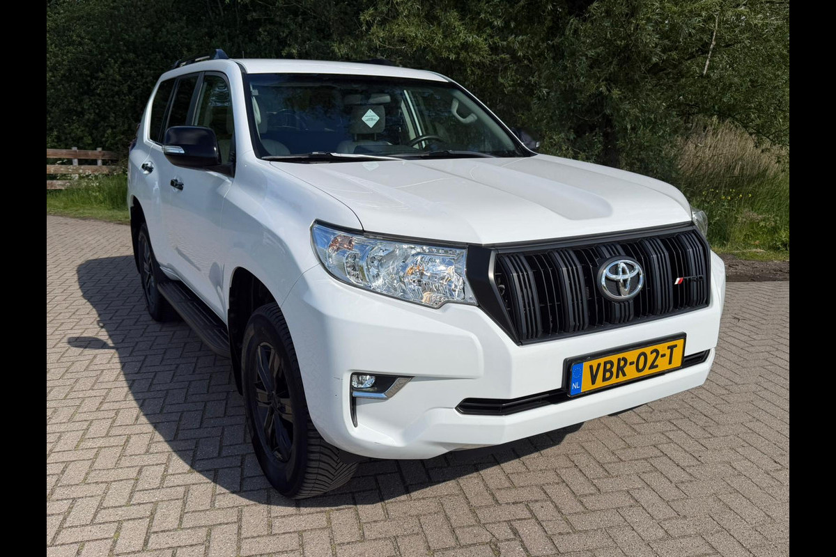 Toyota Land Cruiser 150 2.8 D-4D-F Comfort Window Van