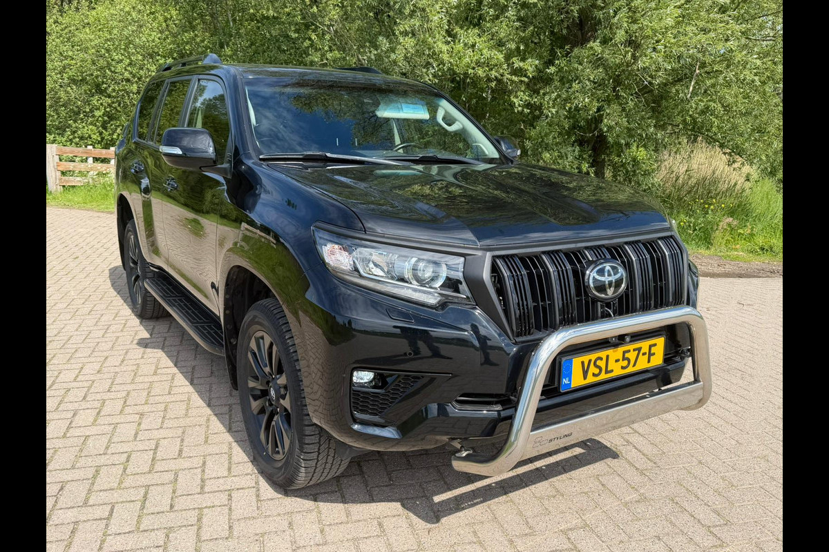Toyota Land Cruiser 150 2.8 D-4D-F Professional Window Van