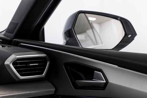 Seat Leon Sportstourer 1.4 TSI eHybrid PHEV Xcellence | S/K-Panodak | Dig. Cockpit | Adapt. Cruise | Stoel-+Stuurverw. | PDC | Camera | NAV + App. Connect | ECC | LM 18" |