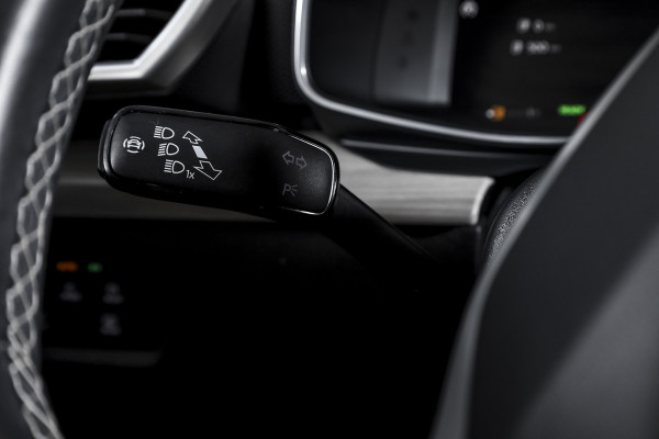 Seat Leon Sportstourer 1.4 TSI eHybrid PHEV Xcellence | S/K-Panodak | Dig. Cockpit | Adapt. Cruise | Stoel-+Stuurverw. | PDC | Camera | NAV + App. Connect | ECC | LM 18" |
