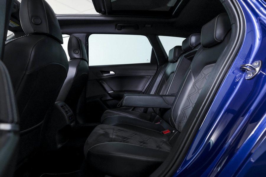 Seat Leon Sportstourer 1.4 TSI eHybrid PHEV Xcellence | S/K-Panodak | Dig. Cockpit | Adapt. Cruise | Stoel-+Stuurverw. | PDC | Camera | NAV + App. Connect | ECC | LM 18" |