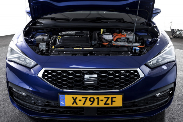 Seat Leon Sportstourer 1.4 TSI eHybrid PHEV Xcellence | S/K-Panodak | Dig. Cockpit | Adapt. Cruise | Stoel-+Stuurverw. | PDC | Camera | NAV + App. Connect | ECC | LM 18" |