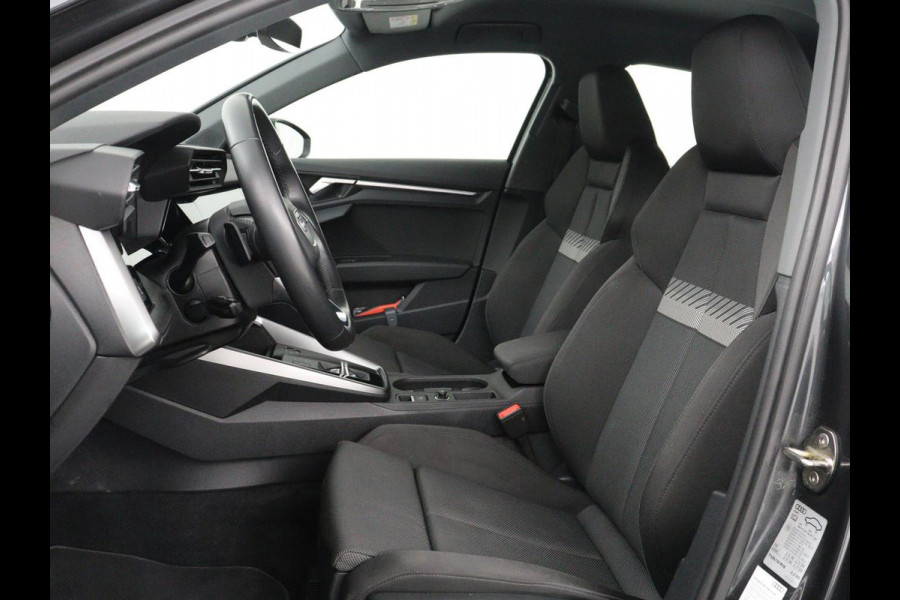 Audi A3 30 TFSI Advanced edition | Stoelverwarming | Matrix LED | Adaptive cruise | Camera | Park Assist | Elektrische stoel | Carplay | Sportstoelen | Navigatie | Virtual Cockpit | Climate control | Audi Sound