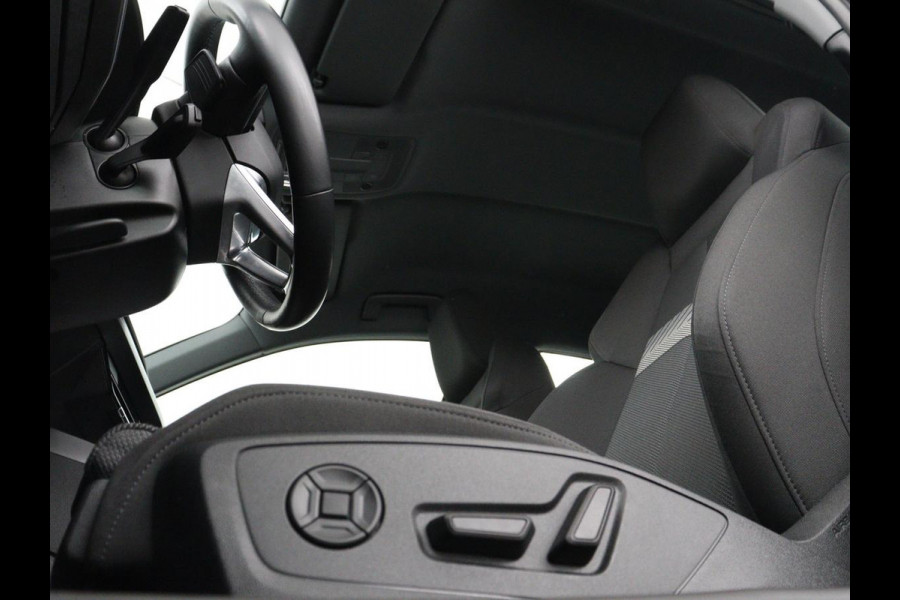 Audi A3 30 TFSI Advanced edition | Stoelverwarming | Matrix LED | Adaptive cruise | Camera | Park Assist | Elektrische stoel | Carplay | Sportstoelen | Navigatie | Virtual Cockpit | Climate control | Audi Sound