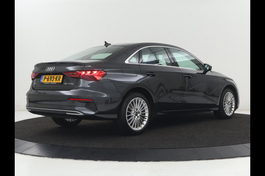Audi A3 30 TFSI Advanced edition | Stoelverwarming | Matrix LED | Adaptive cruise | Camera | Park Assist | Elektrische stoel | Carplay | Sportstoelen | Navigatie | Virtual Cockpit | Climate control | Audi Sound