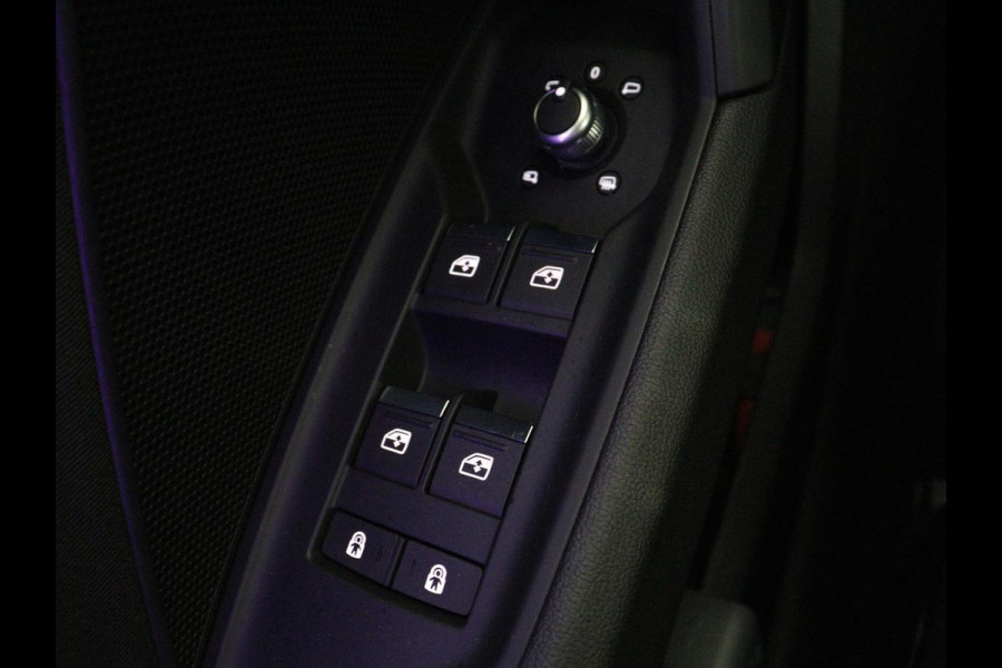 Audi A3 30 TFSI Advanced edition | Stoelverwarming | Matrix LED | Adaptive cruise | Camera | Park Assist | Elektrische stoel | Carplay | Sportstoelen | Navigatie | Virtual Cockpit | Climate control | Audi Sound