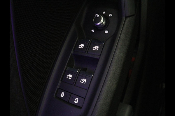 Audi A3 30 TFSI Advanced edition | Stoelverwarming | Matrix LED | Adaptive cruise | Camera | Park Assist | Elektrische stoel | Carplay | Sportstoelen | Navigatie | Virtual Cockpit | Climate control | Audi Sound