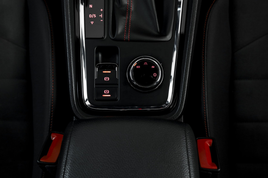 Seat Ateca 1.5 TSI 150 PK FR Business Intense - Automaat | S/K-Panodak | Beats | Dig. Cockpit | Adapt. Cruise | Stoelverw. | PDC | Camera | NAV + App. Connect | ECC | Elek. Klep | LM 18" |