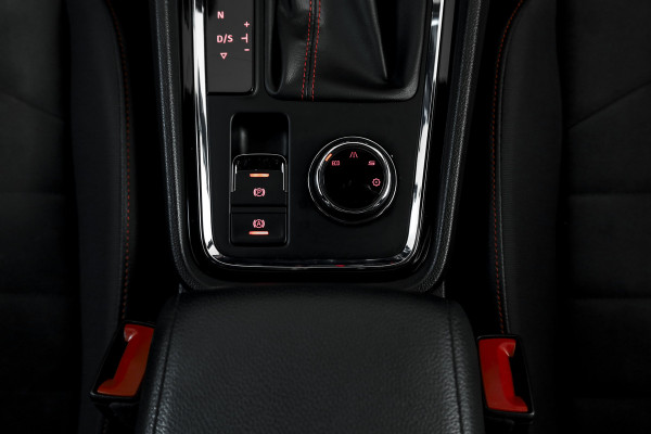 Seat Ateca 1.5 TSI 150 PK FR Business Intense - Automaat | S/K-Panodak | Beats | Dig. Cockpit | Adapt. Cruise | Stoelverw. | PDC | Camera | NAV + App. Connect | ECC | Elek. Klep | LM 18" |