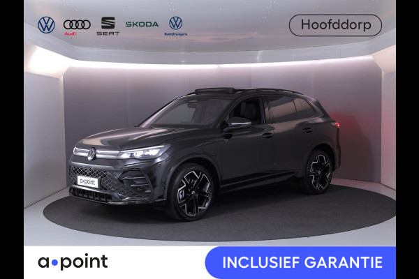 Volkswagen Tiguan 1.5 eHybrid R-Line Edition 272 pk Automaat (DSG) | Verlengde garantie | Navigatie | Panoramadak | Trekhaak (wegklapbaar) | Parkeersensoren (Park assist) | Rondomzicht camera| Lederen bekleding | Stoelverwarming v/a | R-Line |