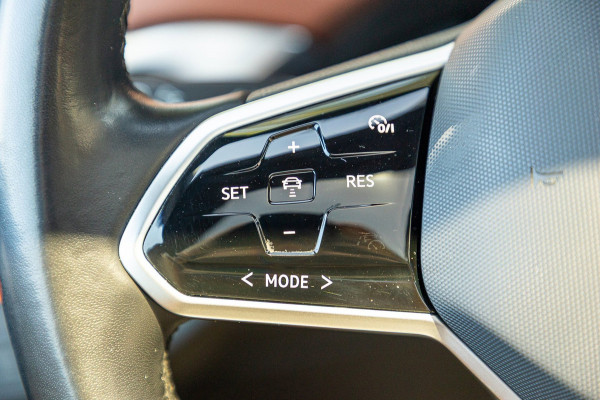 Volkswagen ID.4 Pro 77 kWh SOH 90% I Adaptive Cruise I Panoramadak I 20" I Camera I Zeer fraai interieur I Rook en geurvrij I BTW