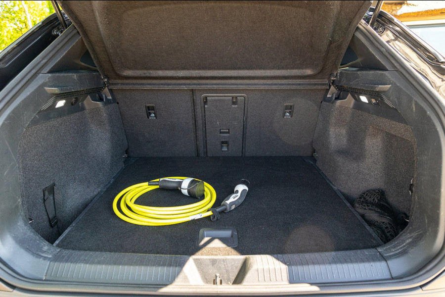 Volkswagen ID.4 Pro 77 kWh SOH 90% I Adaptive Cruise I Panoramadak I 20" I Camera I Zeer fraai interieur I Rook en geurvrij I BTW