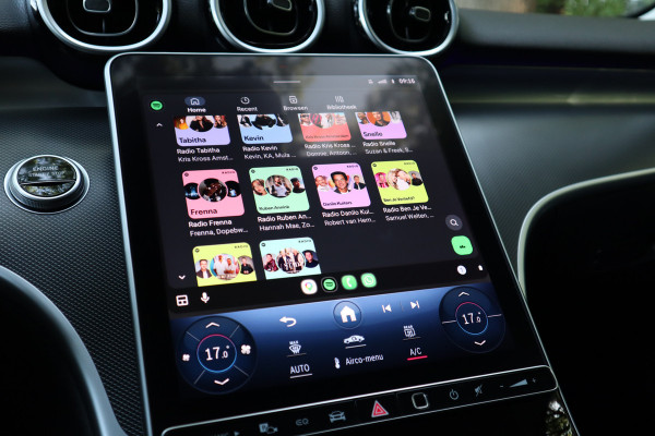 Mercedes-Benz C-Klasse Estate 300 e Luxury Line | Trekhaak | Sfeerverlichting | Carplay |