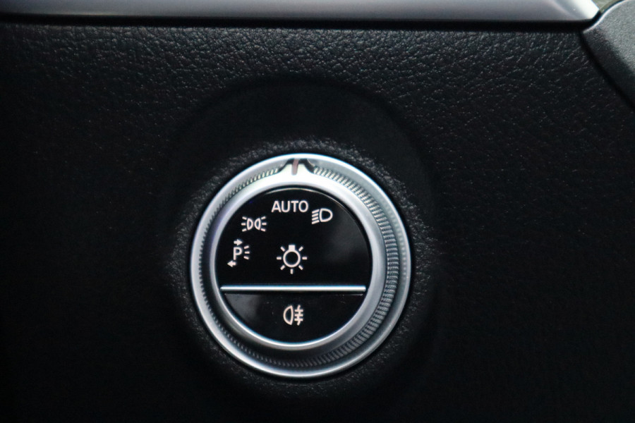 Mercedes-Benz C-Klasse Estate 300 e Luxury Line | Trekhaak | Sfeerverlichting | Carplay |