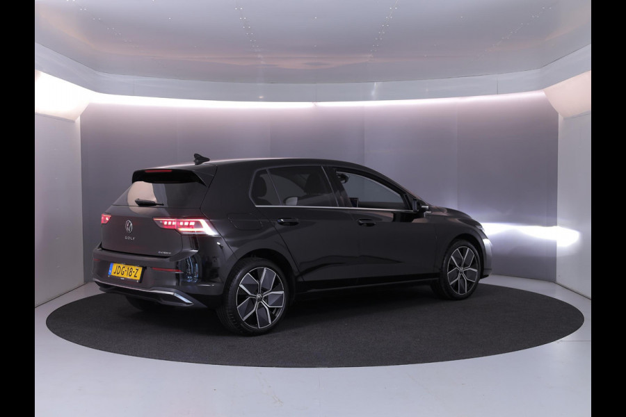 Volkswagen Golf 1.5 eHybrid Style Edition 204 pk Automaat (DSG) | Verlengde garantie | Navigatie via App | Parkeersensoren (Park assist) | Achteruitrijcamera | Stoelverwarming |