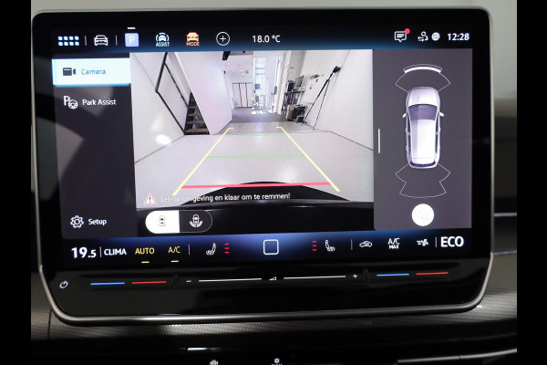 Volkswagen Golf 1.5 eHybrid Style Edition 204 pk Automaat (DSG) | Verlengde garantie | Navigatie via App | Parkeersensoren (Park assist) | Achteruitrijcamera | Stoelverwarming |
