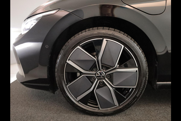 Volkswagen Golf 1.5 eHybrid Style Edition 204 pk Automaat (DSG) | Verlengde garantie | Navigatie via App | Parkeersensoren (Park assist) | Achteruitrijcamera | Stoelverwarming |
