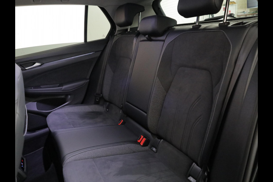 Volkswagen Golf 1.5 eHybrid Style Edition 204 pk Automaat (DSG) | Verlengde garantie | Navigatie via App | Parkeersensoren (Park assist) | Achteruitrijcamera | Stoelverwarming |