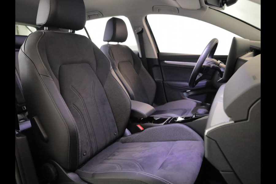 Volkswagen Golf 1.5 eHybrid Style Edition 204 pk Automaat (DSG) | Verlengde garantie | Navigatie via App | Parkeersensoren (Park assist) | Achteruitrijcamera | Stoelverwarming |