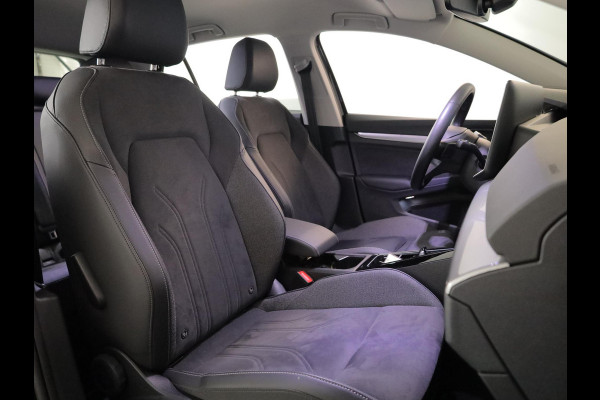 Volkswagen Golf 1.5 eHybrid Style Edition 204 pk Automaat (DSG) | Verlengde garantie | Navigatie via App | Parkeersensoren (Park assist) | Achteruitrijcamera | Stoelverwarming |