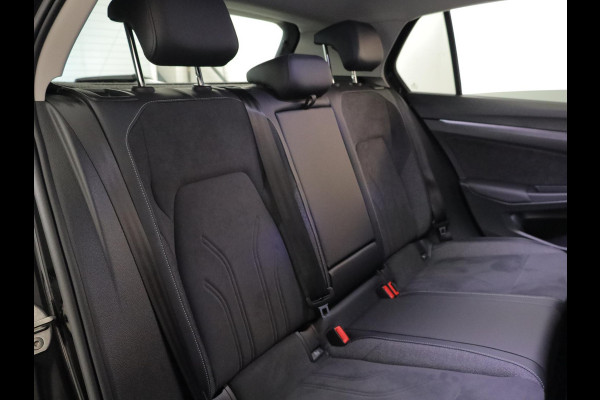 Volkswagen Golf 1.5 eHybrid Style Edition 204 pk Automaat (DSG) | Verlengde garantie | Navigatie via App | Parkeersensoren (Park assist) | Achteruitrijcamera | Stoelverwarming |
