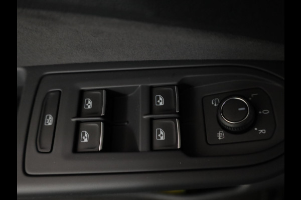 Volkswagen Golf 1.5 eHybrid Style Edition 204 pk Automaat (DSG) | Verlengde garantie | Navigatie via App | Parkeersensoren (Park assist) | Achteruitrijcamera | Stoelverwarming |