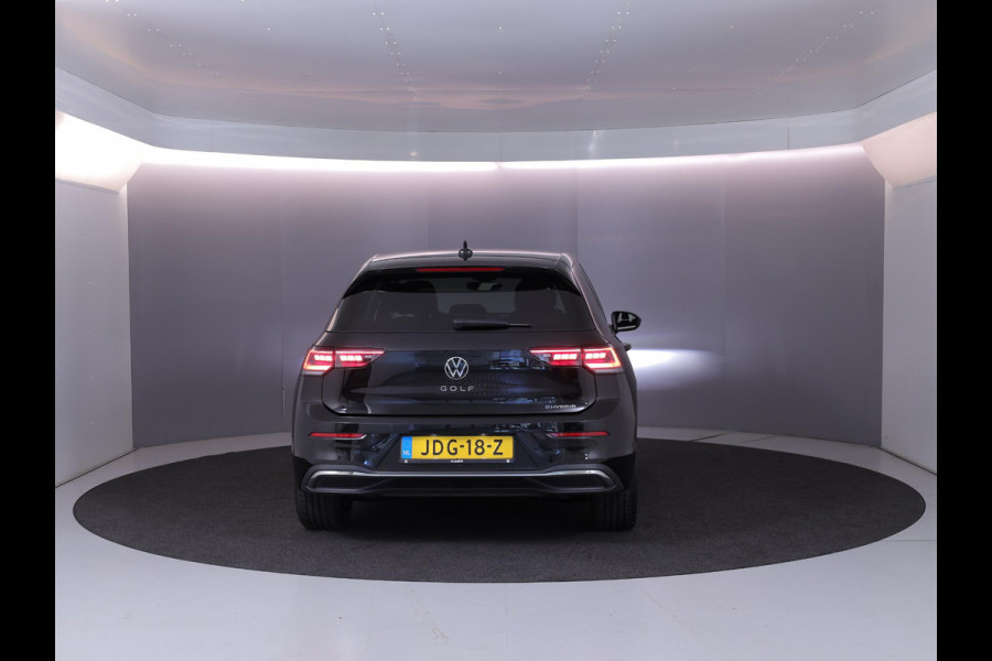 Volkswagen Golf 1.5 eHybrid Style Edition 204 pk Automaat (DSG) | Verlengde garantie | Navigatie via App | Parkeersensoren (Park assist) | Achteruitrijcamera | Stoelverwarming |