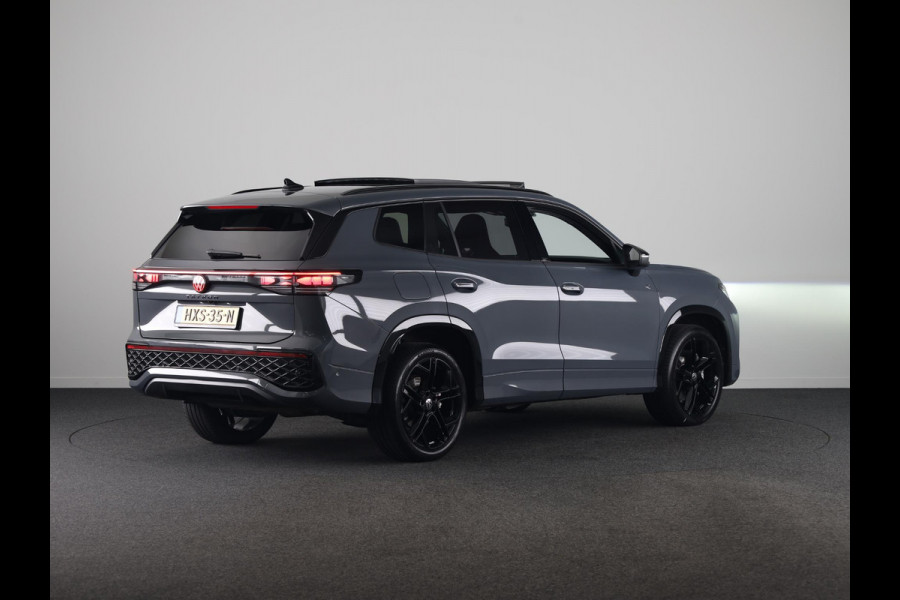 Volkswagen Tayron 1.5 eHybrid R-Line Edition 204 PK PHEV | verlengde garantie | Trekhaak | Panorama dak | Black Style | Stoel en stuur verwarming |