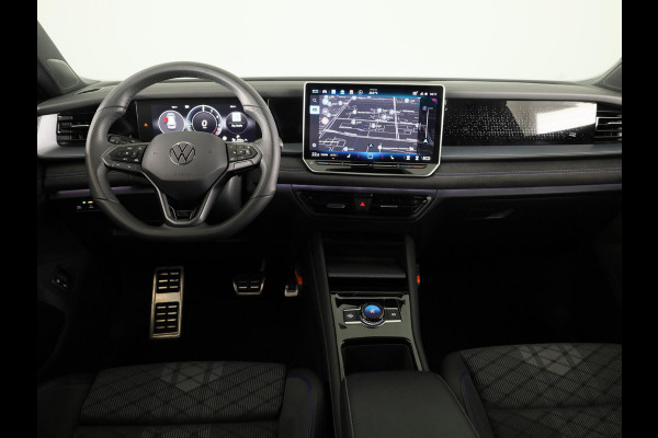 Volkswagen Tayron 1.5 eHybrid R-Line Edition 204 PK PHEV | verlengde garantie | Trekhaak | Panorama dak | Black Style | Stoel en stuur verwarming |