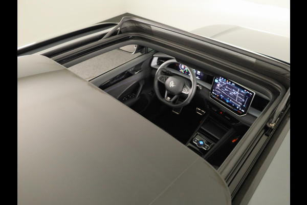 Volkswagen Tayron 1.5 eHybrid R-Line Edition 204 PK PHEV | verlengde garantie | Trekhaak | Panorama dak | Black Style | Stoel en stuur verwarming |