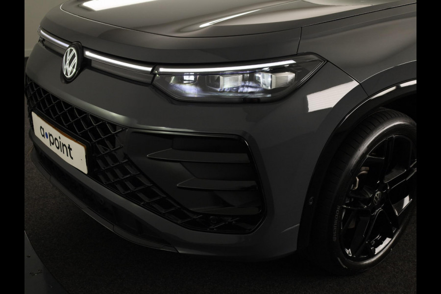 Volkswagen Tayron 1.5 eHybrid R-Line Edition 204 PK PHEV | verlengde garantie | Trekhaak | Panorama dak | Black Style | Stoel en stuur verwarming |