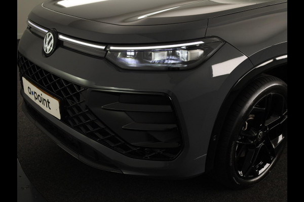 Volkswagen Tayron 1.5 eHybrid R-Line Edition 204 PK PHEV | verlengde garantie | Trekhaak | Panorama dak | Black Style | Stoel en stuur verwarming |