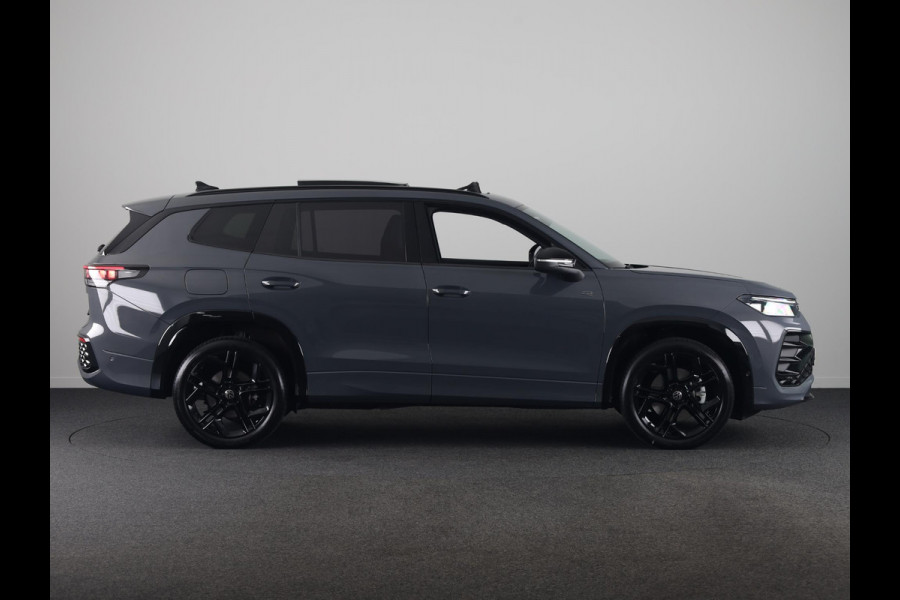 Volkswagen Tayron 1.5 eHybrid R-Line Edition 204 PK PHEV | verlengde garantie | Trekhaak | Panorama dak | Black Style | Stoel en stuur verwarming |