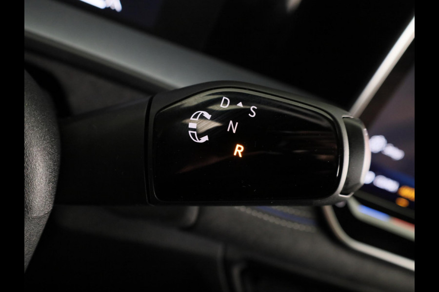 Volkswagen Tayron 1.5 eHybrid R-Line Edition 204 PK PHEV | verlengde garantie | Trekhaak | Panorama dak | Black Style | Stoel en stuur verwarming |