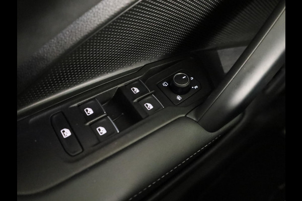 Volkswagen Tayron 1.5 eHybrid R-Line Edition 204 PK PHEV | verlengde garantie | Trekhaak | Panorama dak | Black Style | Stoel en stuur verwarming |