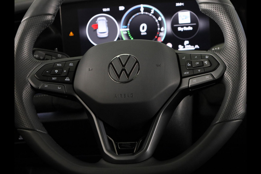 Volkswagen Tayron 1.5 eHybrid R-Line Edition 204 PK PHEV | verlengde garantie | Trekhaak | Panorama dak | Black Style | Stoel en stuur verwarming |